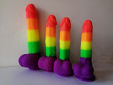 Erodit Regenbogendildo – Pride LGBTQIA+ Farben Dildo (4 Größen)